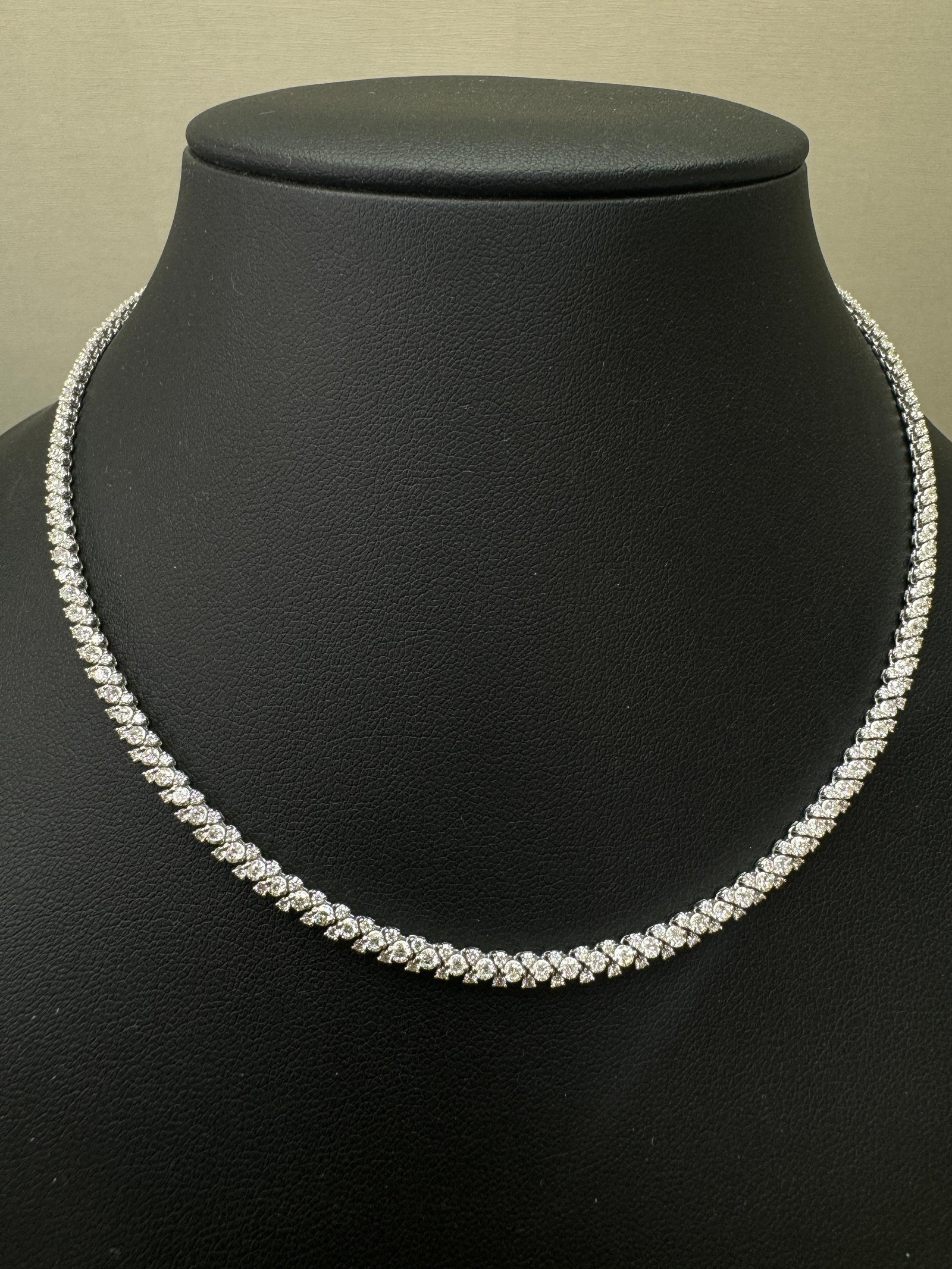 7.76 cts Snake Link Natural DiamondTennis Chain Round , 18k white gold